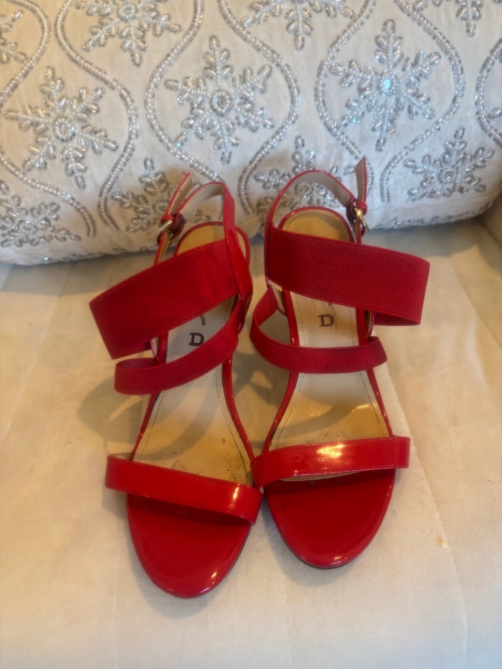 UNISA RED PATEND HEELED STRAPPY SANDAL 7.5